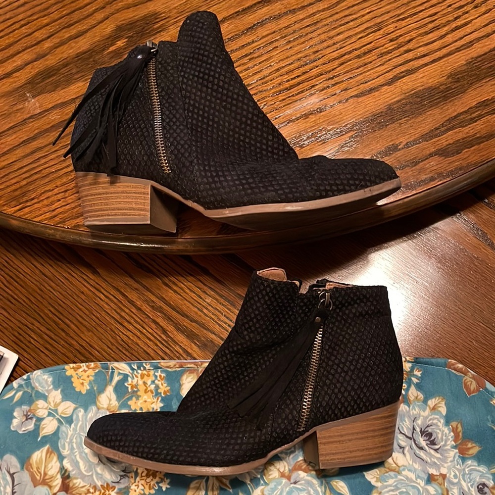 Black textured zip-up booties